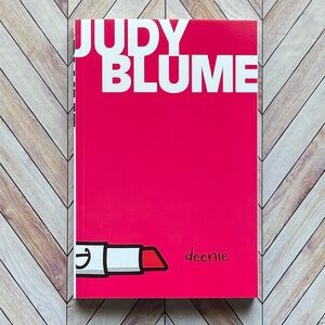 New Children’s Paperback Book Deenie Judy Blume Teen Pre-Teen Fiction Novel